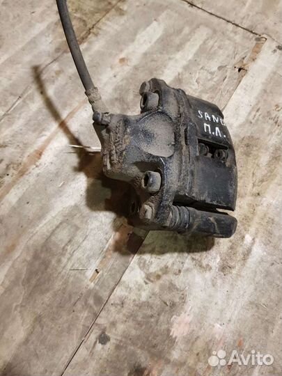 Суппорт левый Renault Logan