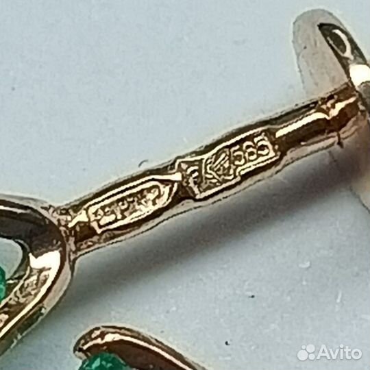 Природные изумруды 0,2 кт. Пуссеты из золота 585