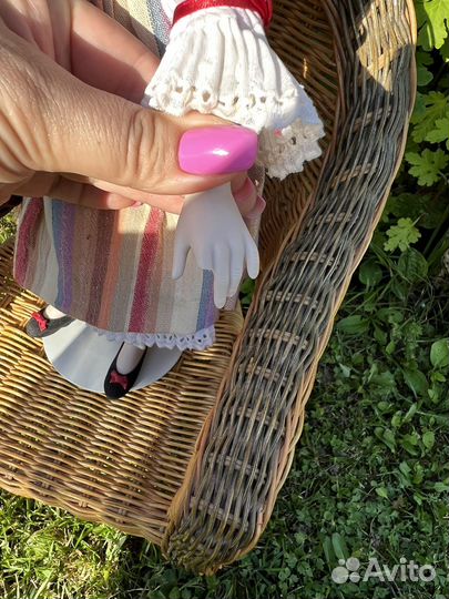 Коллекционная фарфоровая кукла