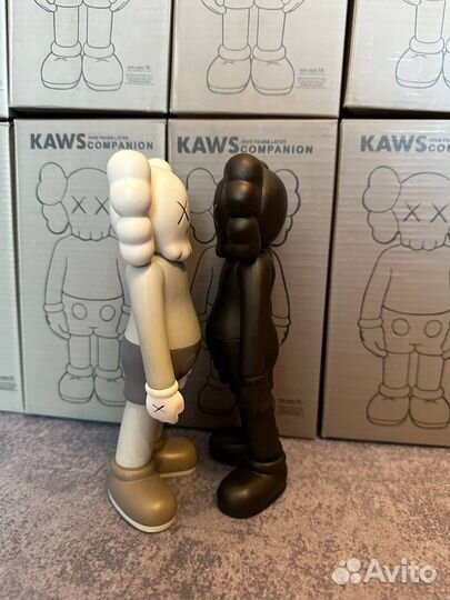 Фигурка kaws
