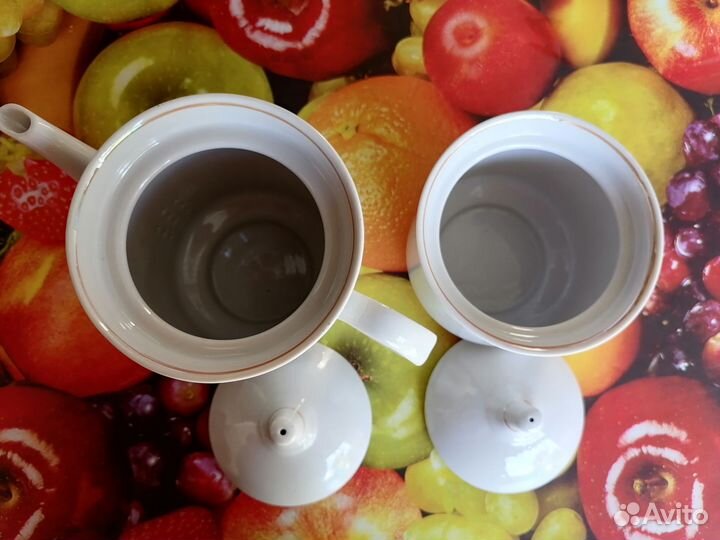 Заварочный чайник и сахарница