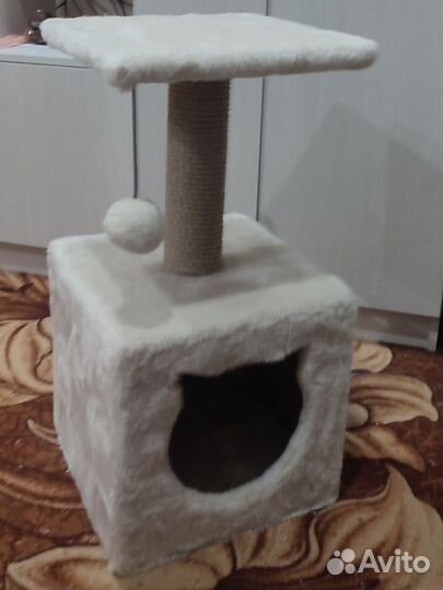 Кошачий домик с когтеточкой