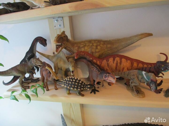 Фигурки динозавров, животных Schleich и др