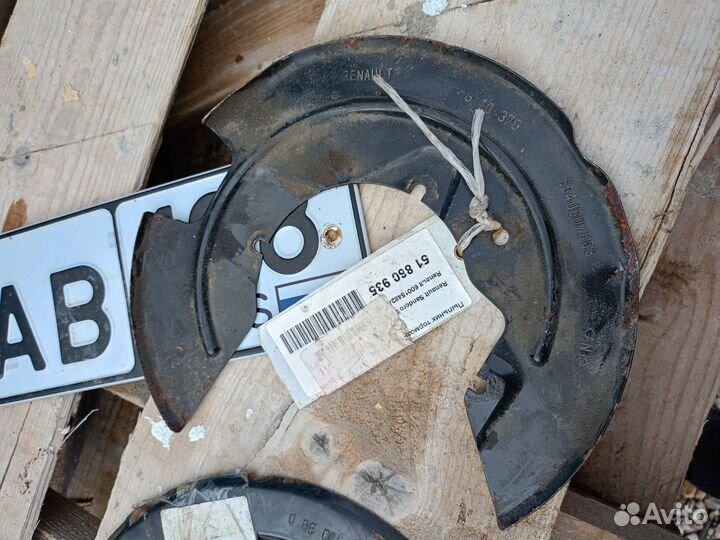 Пыльники тормозных дисков Renault Logan 1