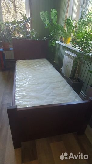Кровать односпальная с матрасом