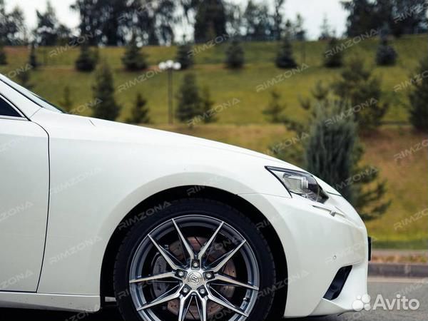 Литые диски RFX13 R18 на Lexus IS