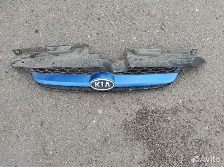 Решетка радиатора Kia Rio 1