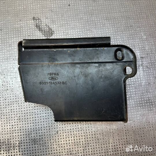 Б/У Крышка блока управления двигателем00