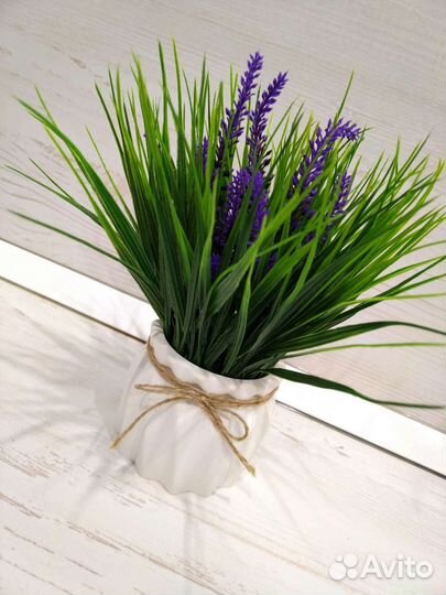 Осока в гипсовом кашпо. Искусственные растения