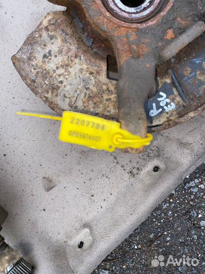 Кулак поворотный передний правый Ford Escape 2.0