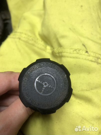 Крышка бачка гур volvo