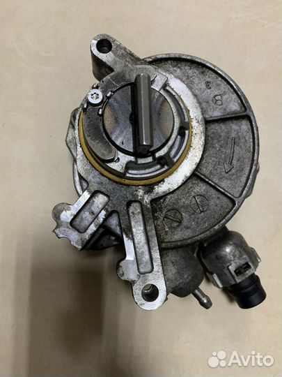Насос вакуумный BMW N63 B44 11667566291