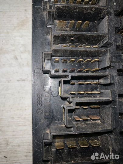 Блок предохранителей Volkswagen Vento / Jetta
