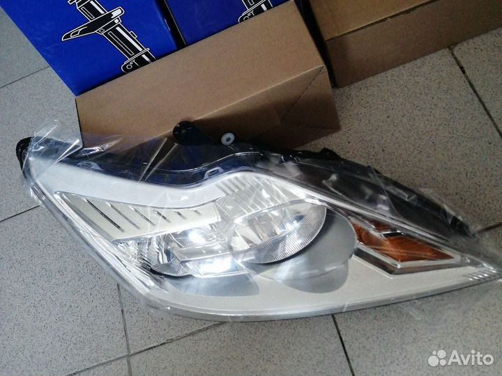 Фара правая Ford Focus 2