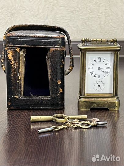 Каретные редкие часы с будильником.19 век.7.5 см