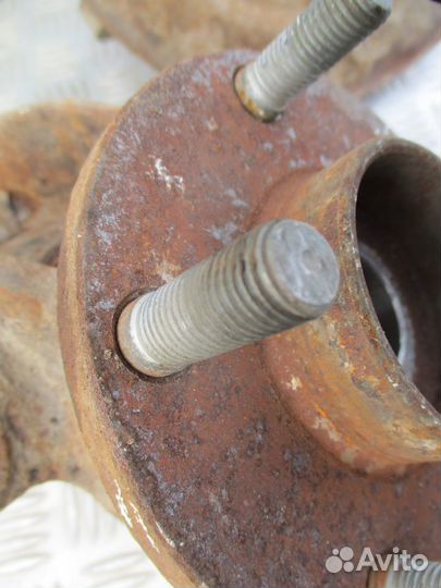 Кулак передний левый Ford Focus 2 2006г 1.8