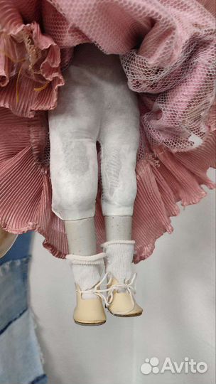 Кукла фарфоровая