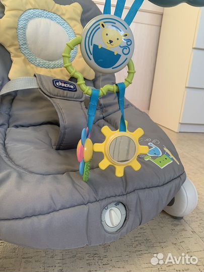 Шезлонг детский Chicco и автолюлька с базой
