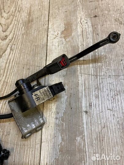 Датчик положения кузова передний Volvo S60/V60