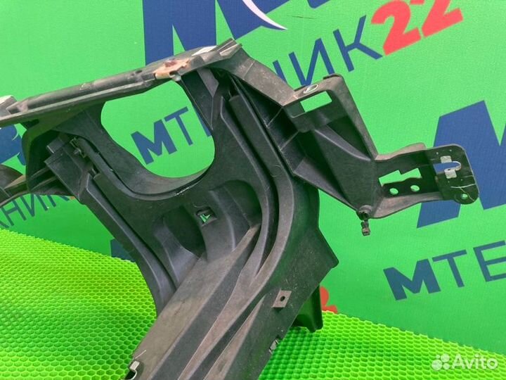 Кронштейн крыла правый Bmw X5 E70 N57D30A 2012