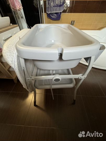 Пеленальный столик с ванночкой Chicco