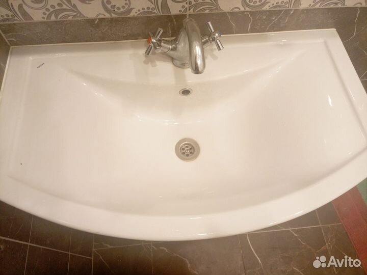 Раковина в ванную бу