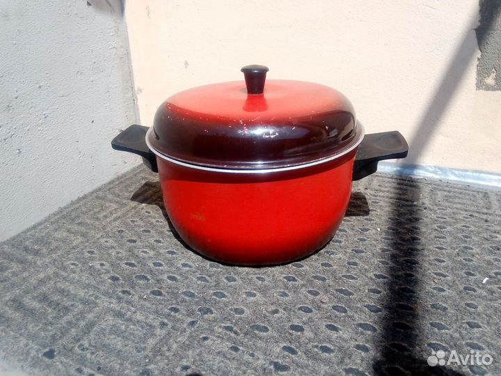 Продам кастрюлю c антипригарным покрытием