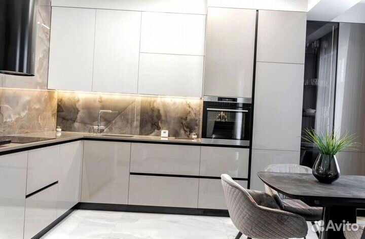 Кухня в потолок