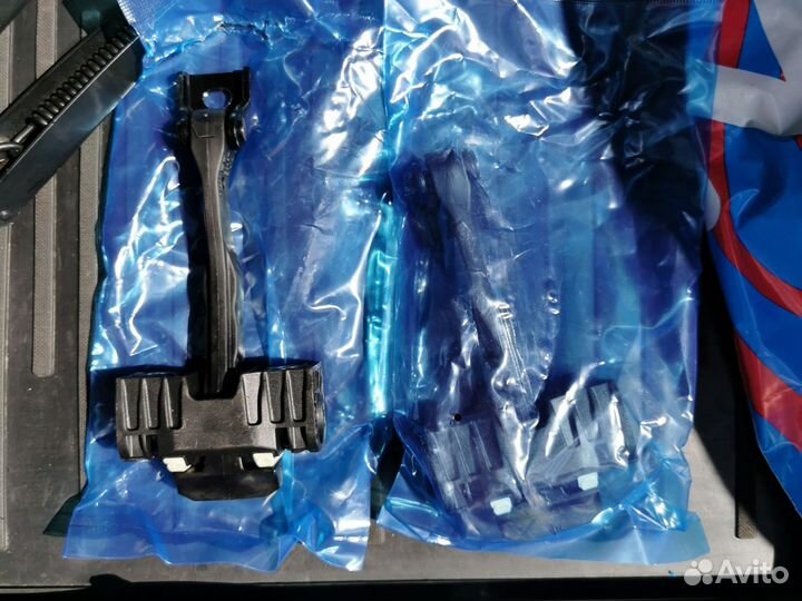 Ограничители передних дверей Веста