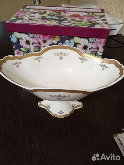 Ваза для фруктов на ножке