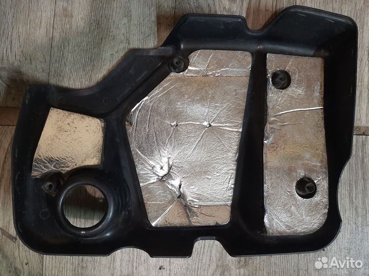 Декоративная крышка двигателя