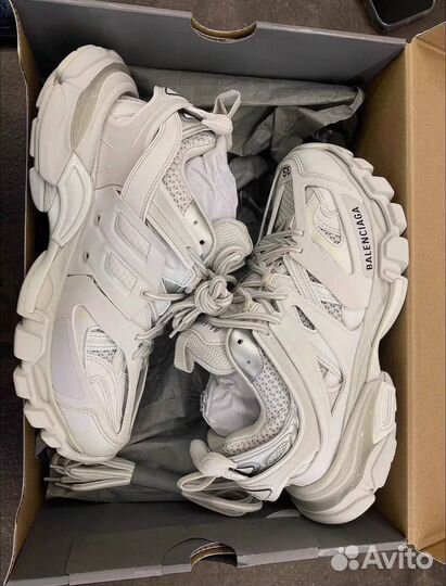 Balenciaga track 1