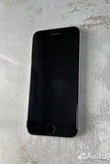 Продам iPhone se 2020
