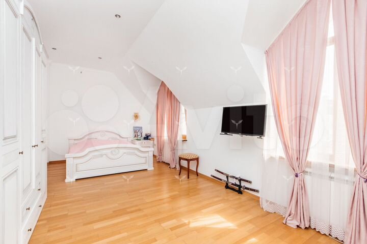 Дом 374,9 м² на участке 3 сот.