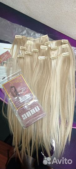 Волосы на заколках блонд