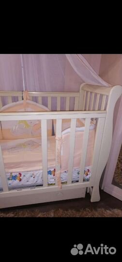 Детская кроватка с маятником, Комод, Балдахин