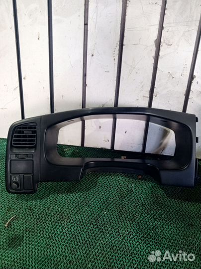 Накладка щитка приборов Nissan Primera
