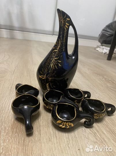 Кувшин с рюмками