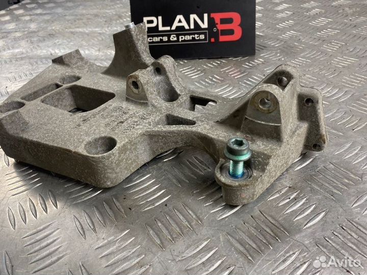 Кронштейн генератора Volkswagen Golf MK5 BVY