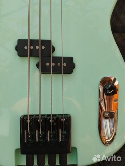Бас гитара 