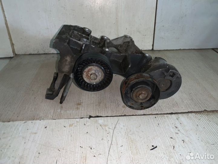 Кронштейн генератора Ford Focus 1 LX 2.0 split