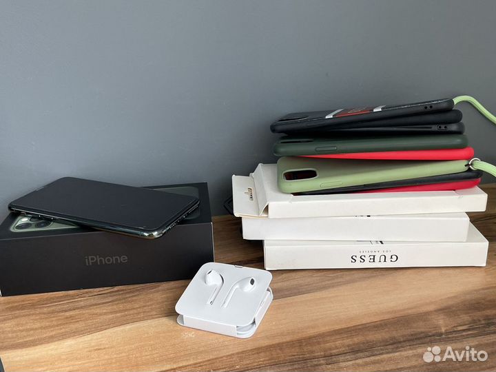 Чехол на iPhone 11 pro max swarovski apple guess