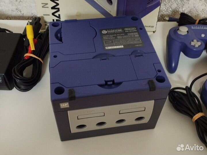 Nintendo GameCube violet