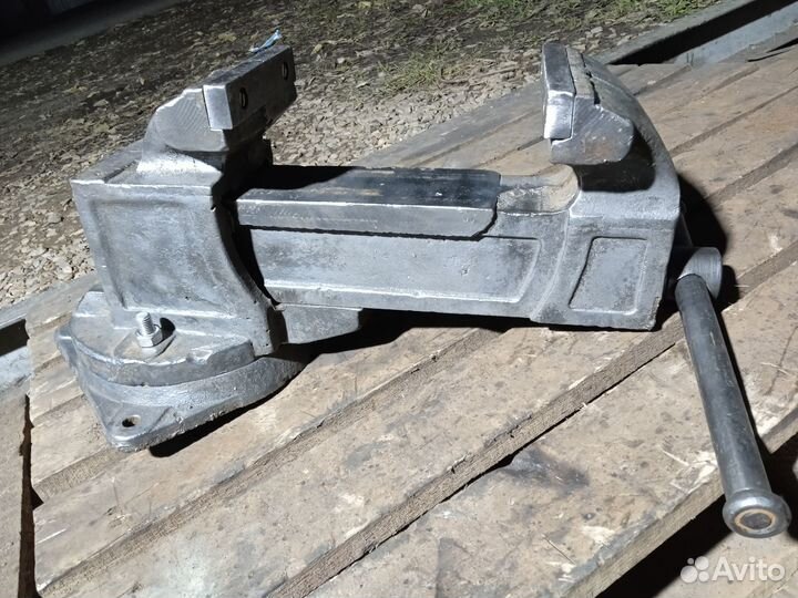 Старинные тиски СССР с губками 90 мм