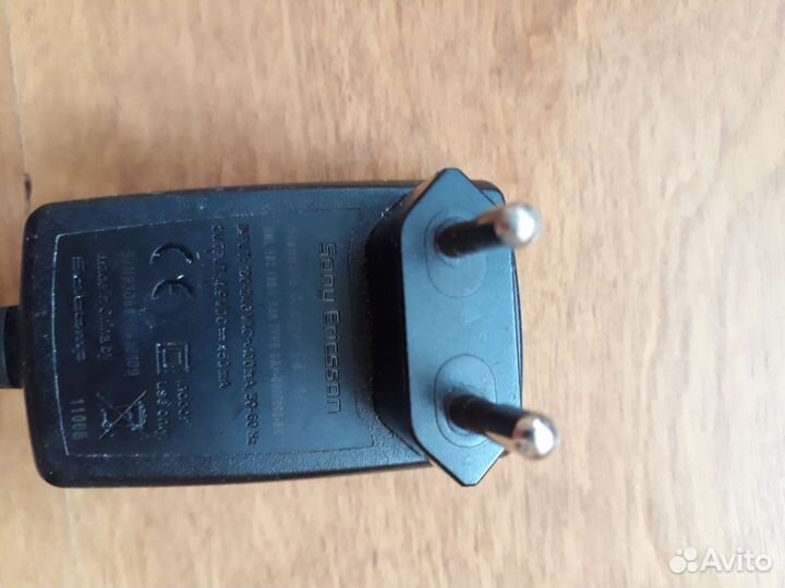 Три зарядки для телефона