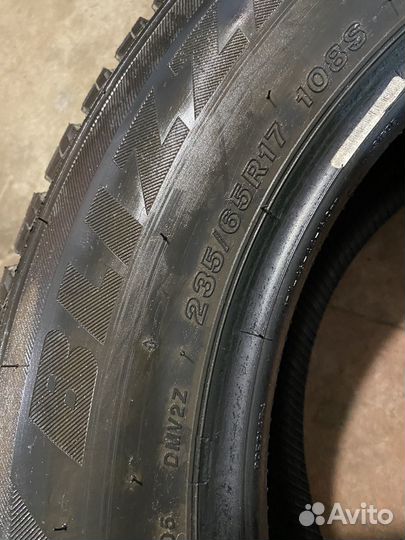 Bridgestone Blizzak DM-V2 235/65 R17