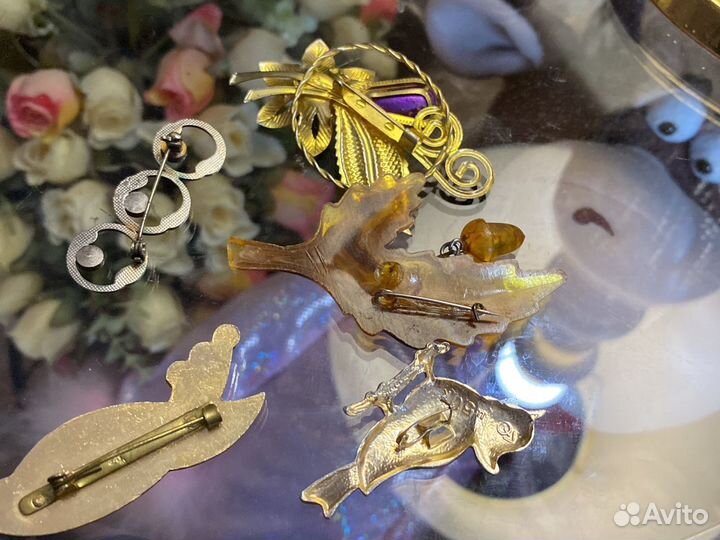 Значки и брошки времен СССР