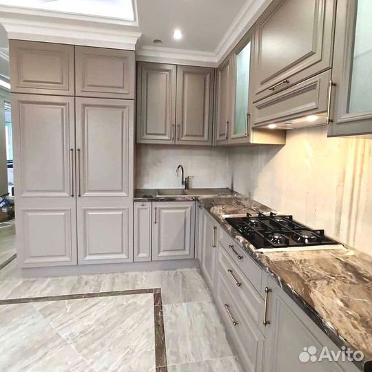 Кухонный гарнитур в современном стиле на заказ