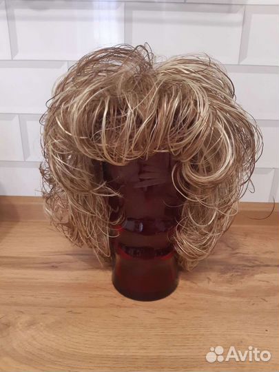 Парик из искусственных волос
