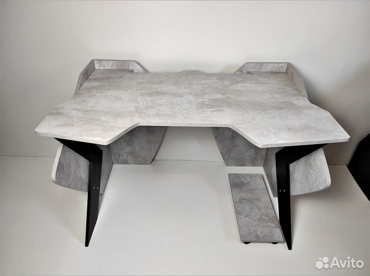 Компьютерный стол Иксера